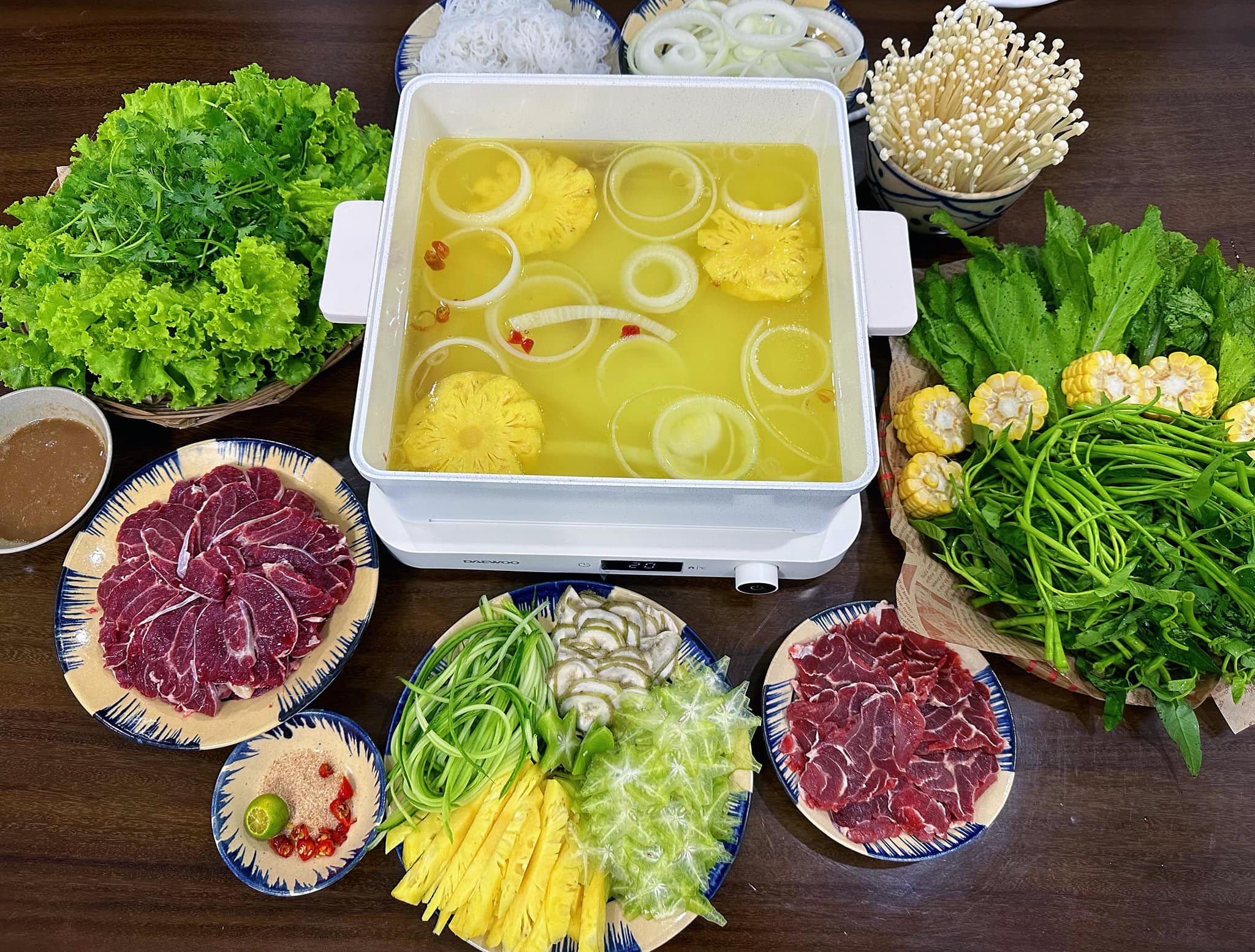 Lẩu bắp bò nhúng dấm