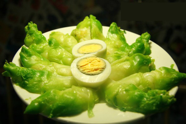 Mầm đá luộc chấm trứng